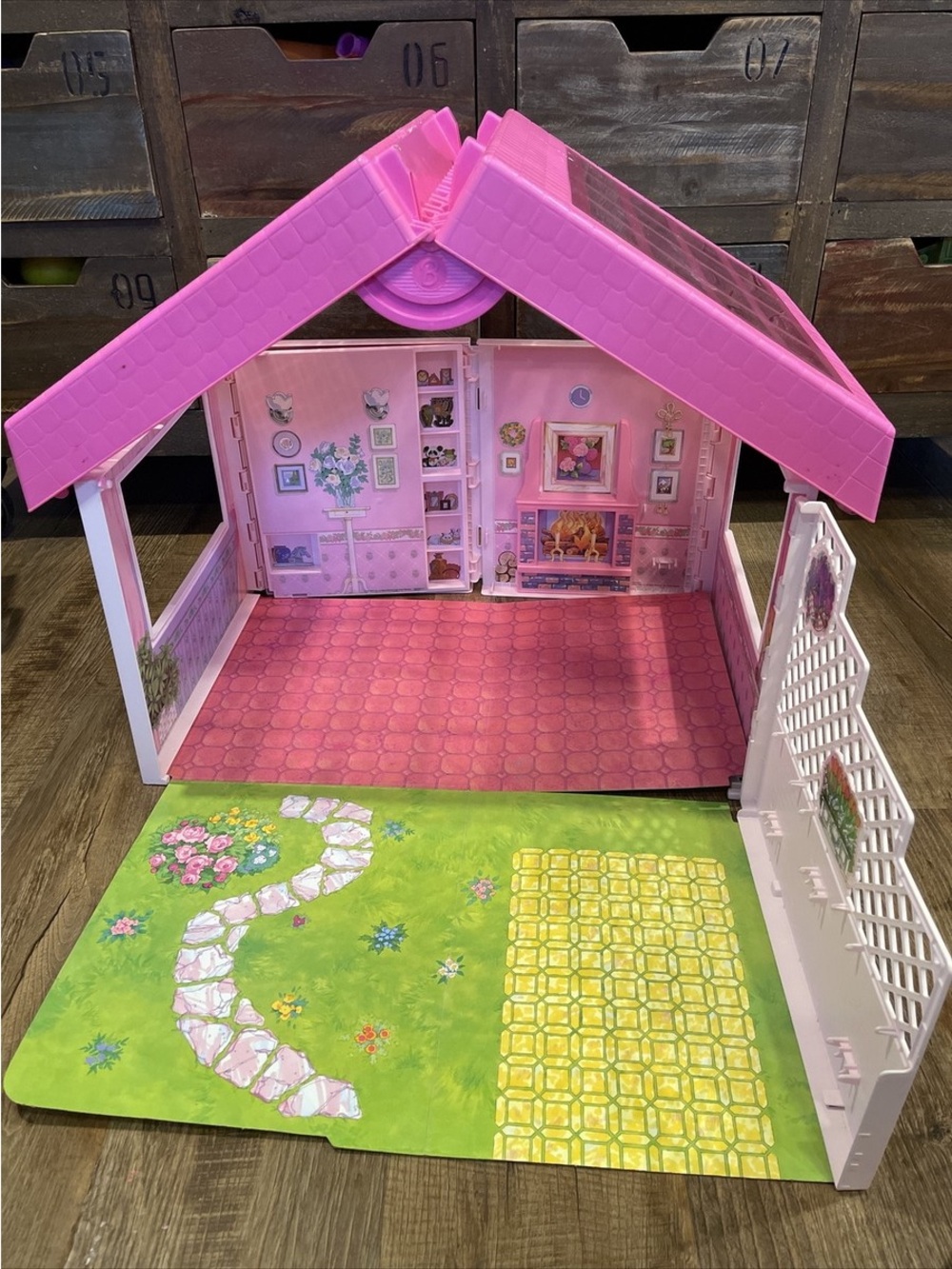 Vintage 1992 Barbie Fold N Fun House Mattel Pink Folding Dollhouse Playset